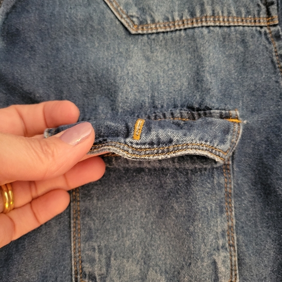 🇧🇷 Denim Button Up - Picture 6 of 6